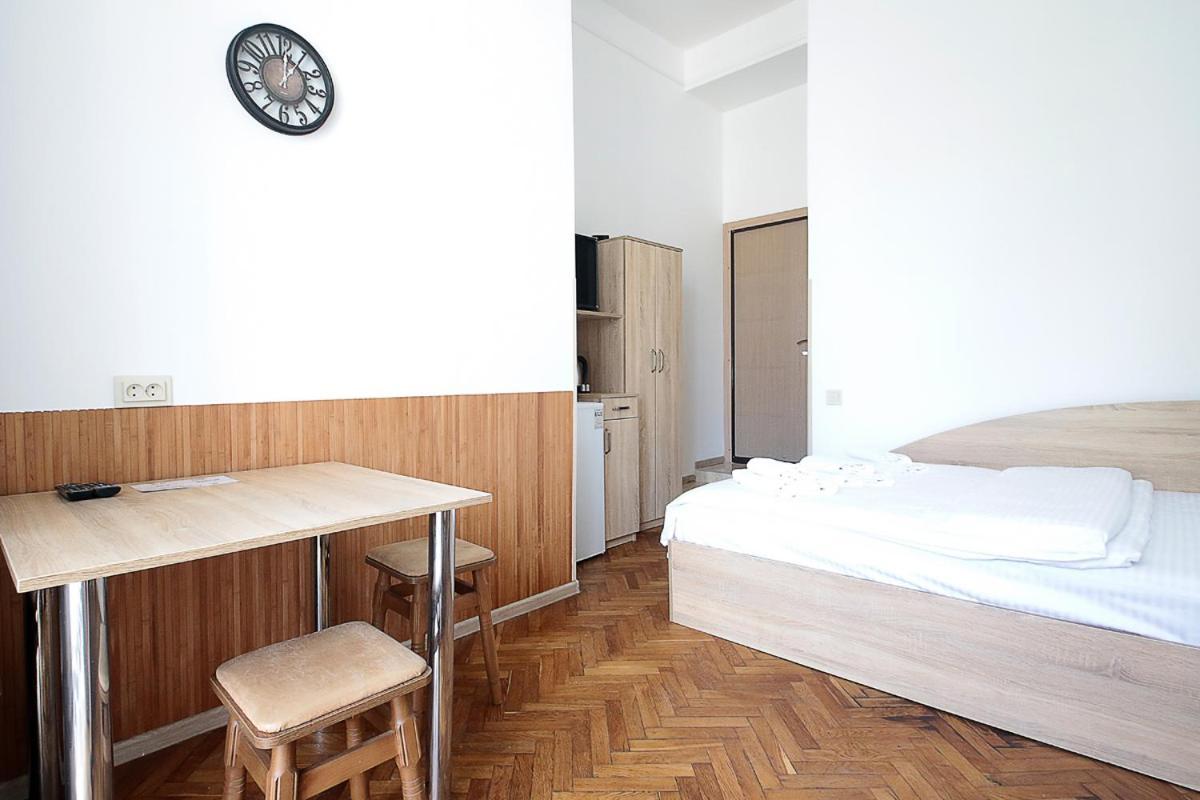 Buk Apartments On Doroshenka 29 Лвив Екстериор снимка